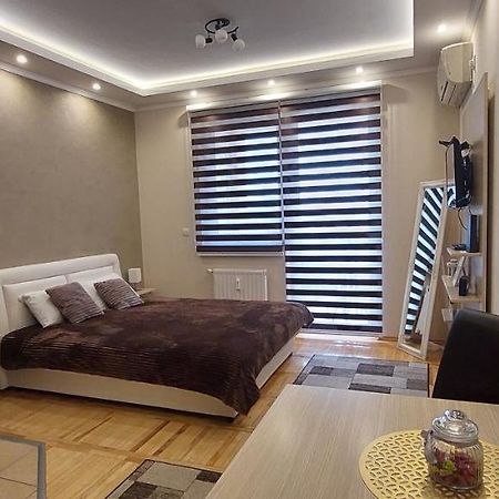 Apartman Studio Niki Subotica Extérieur photo